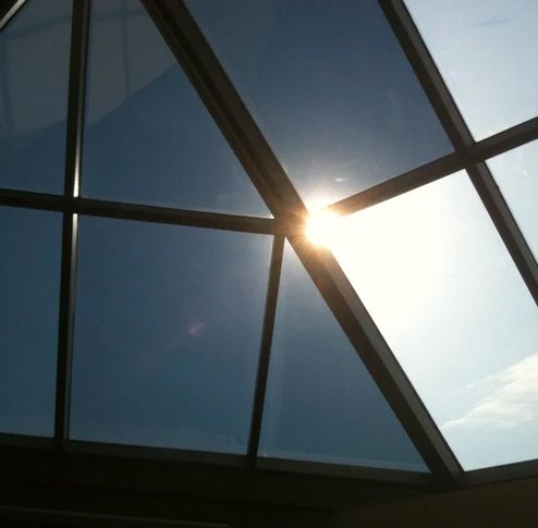 La vitrophanie pour l'enveloppe des bâtiments