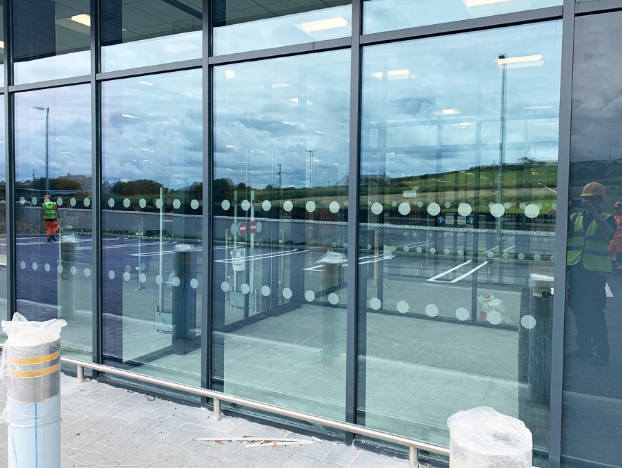 marquage adhésifs aux norme accessibilité Luxembourg